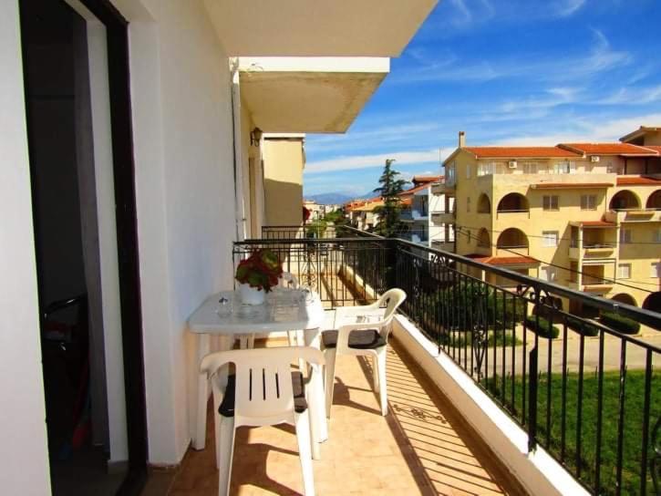 Akrata V Apartment ภายนอก รูปภาพ