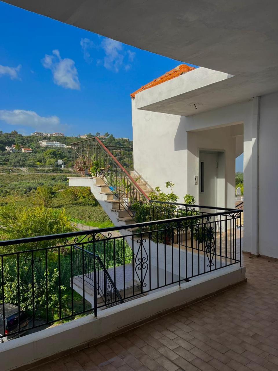 Akrata V Apartment ภายนอก รูปภาพ
