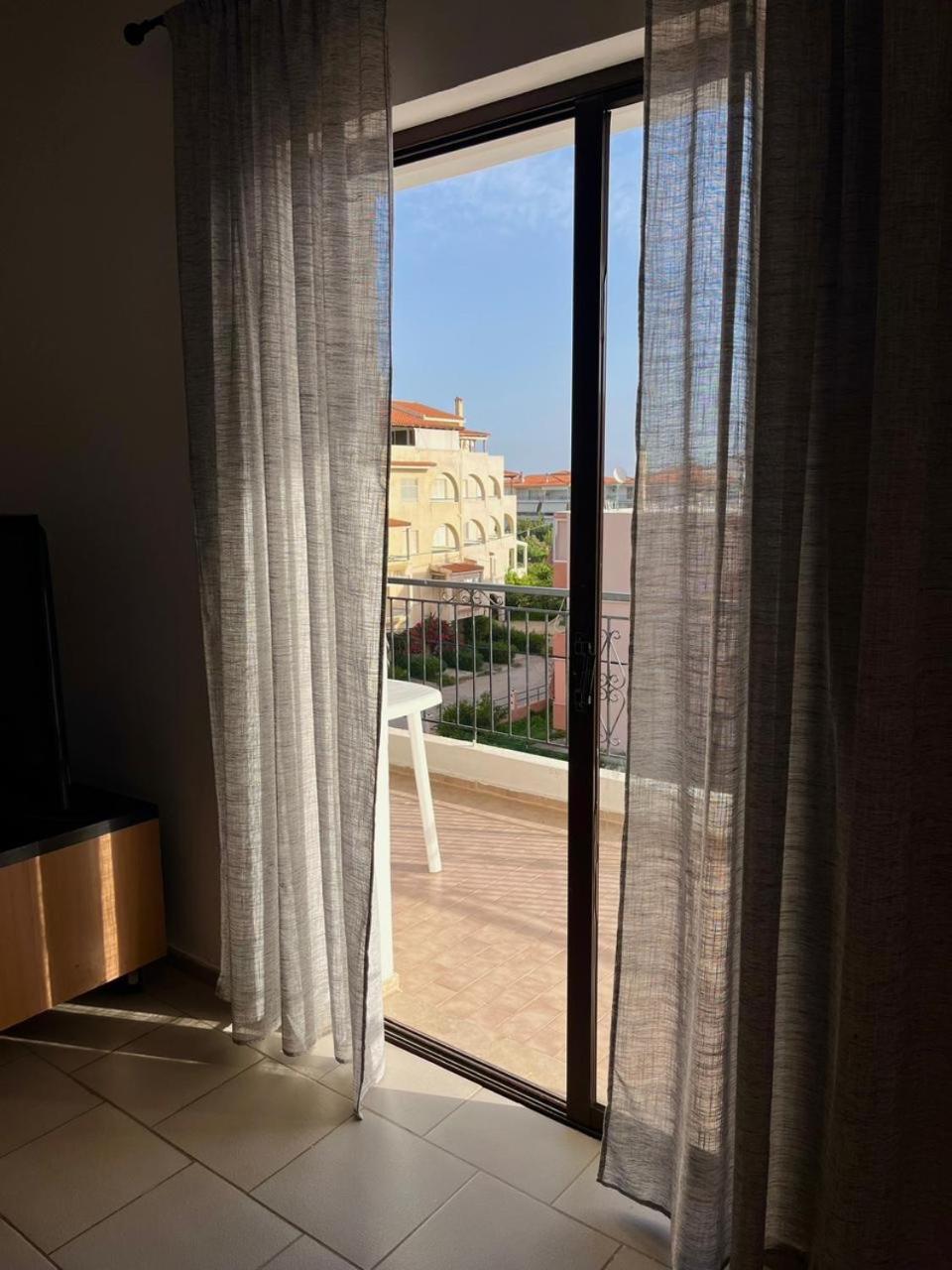 Akrata V Apartment ภายนอก รูปภาพ